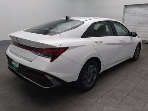 Used 2024 Hyundai Elantra SEL FWD image 9