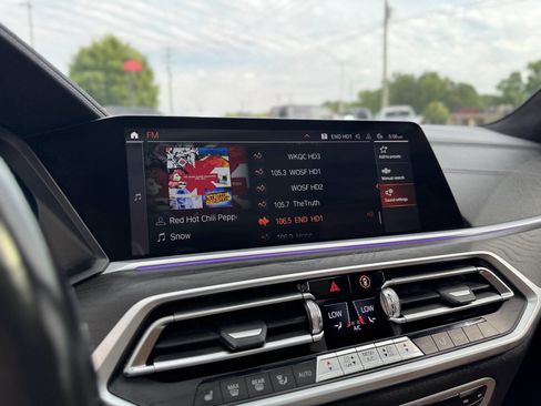 Used 2022 BMW X7 xDrive40i w/ M Sport Package AWD/4WD image 29
