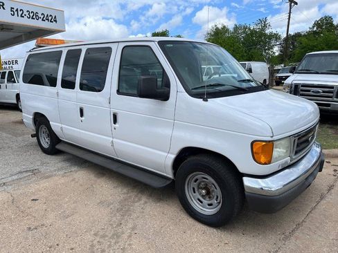 Used 2005 Ford E-150 and Econoline 150 Wagon image 3
