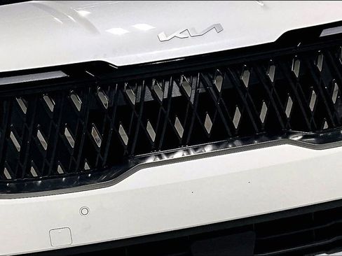 Used 2026 Kia Carnival FWD image 36