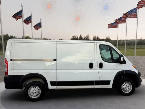 Used 2024 RAM ProMaster 2500 w/ Convenience Group image 8
