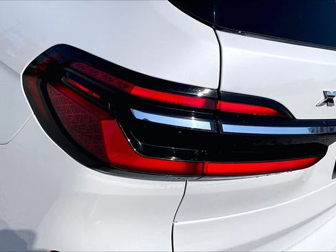 Used 2025 BMW X7 M60i AWD/4WD image 26
