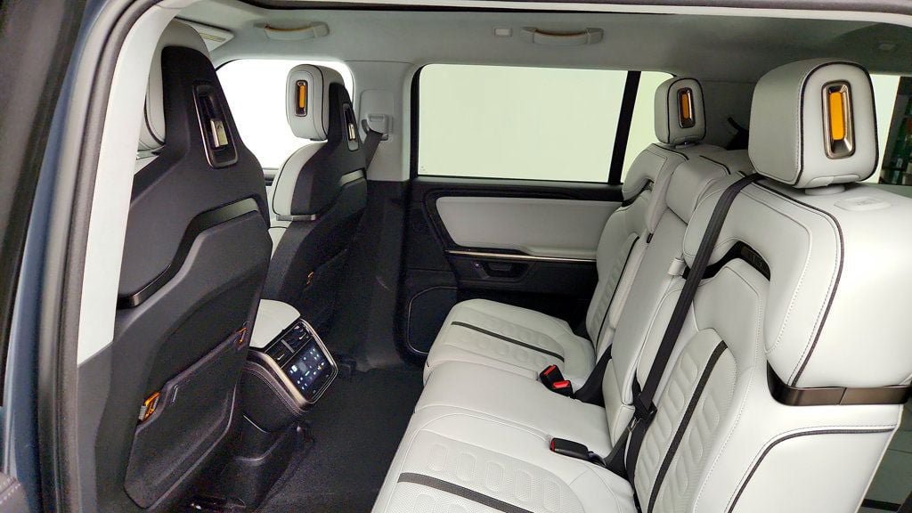 Used 2025 Rivian R1S Adventure Dual AWD/4WD image 24