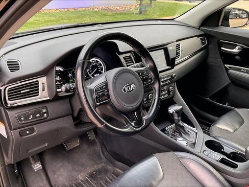 Used 2018 Kia Niro EX FWD image 15