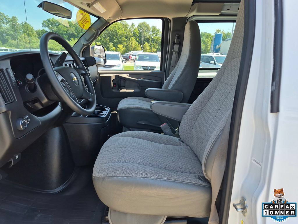 Used 2015 Chevrolet Express 2500 RWD image 9