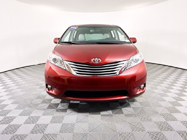 Used 2016 Toyota Sienna XLE w/ XLE Navigation Package FWD image 2