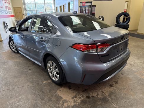 Used 2022 Toyota Corolla LE image 7
