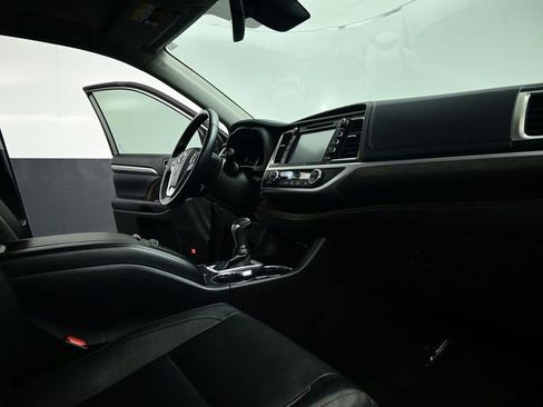 Used 2018 Toyota Highlander Limited image 65