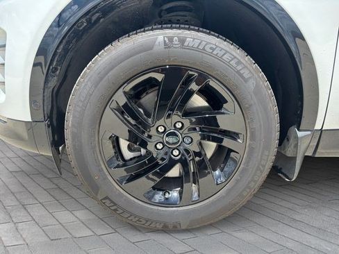Used 2025 Land Rover Discovery Sport Dynamic SE AWD/4WD image 9