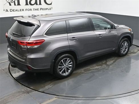 Used 2019 Toyota Highlander XLE image 41