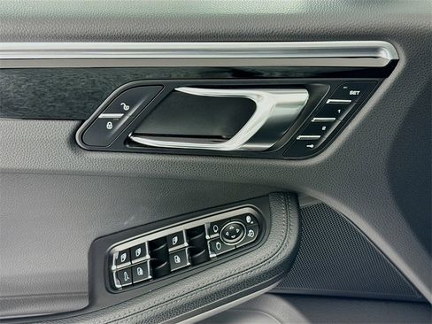 Used 2017 Porsche Macan image 11