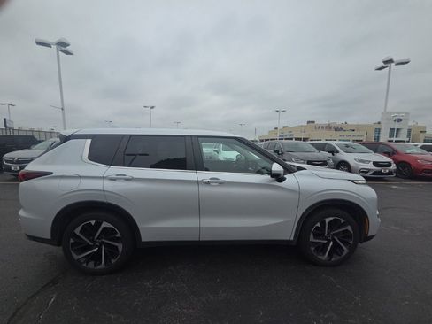 Used 2023 Mitsubishi Outlander SE AWD/4WD image 7