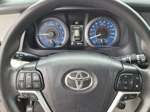 Used 2020 Toyota Sienna LE FWD image 24