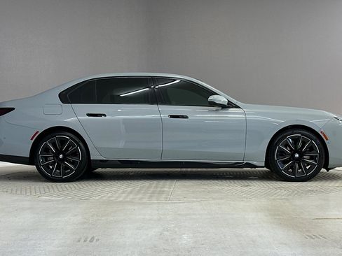 Used 2023 BMW 760i xDrive w/ Executive Package AWD/4WD image 8