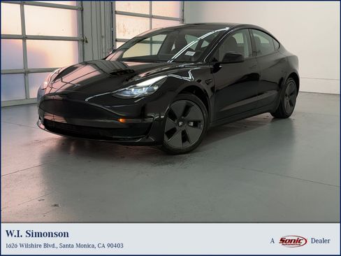 Used 2023 Tesla Model 3 Standard Range image 1