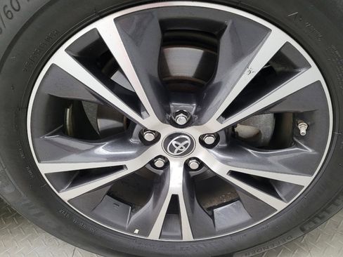 Used 2019 Toyota Highlander LE image 31