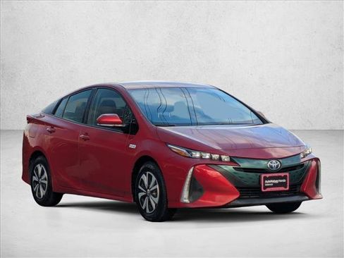 Used 2019 Toyota Prius Prime Premium image 3