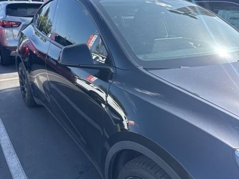 Used 2021 Tesla Model Y Long Range AWD/4WD image 6