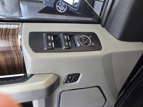 Used 2017 Ford F150 Lariat w/ Equipment Group 502A Luxury AWD/4WD image 32