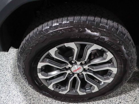 Used 2023 GMC Canyon Denali AWD/4WD image 11