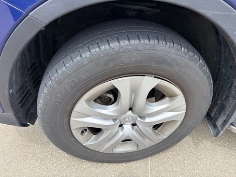 Used 2015 Toyota RAV4 LE AWD/4WD image 2