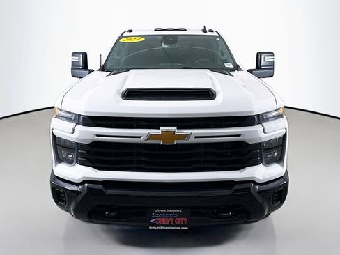 Used 2024 Chevrolet Silverado 2500 Custom w/ Custom Value Package image 2