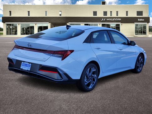 New 2026 Hyundai Elantra Limited FWD image 3