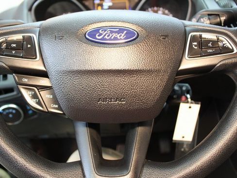 Used 2017 Ford Focus SE image 16