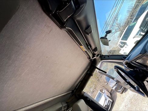 Used 2010 Jeep Wrangler Unlimited Sahara image 14