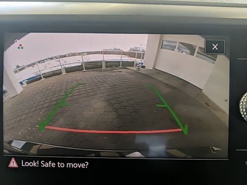 Used 2022 Volkswagen Taos SE w/ Panoramic Sunroof Package image 18