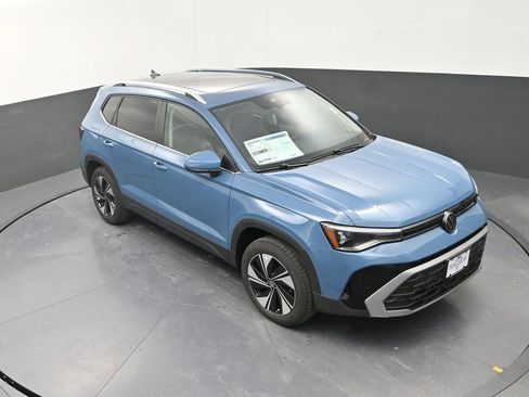 New 2026 Volkswagen Taos SE image 10