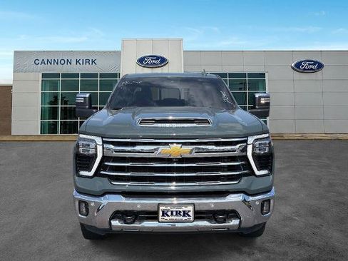 Used 2025 Chevrolet Silverado 2500 LTZ w/ LTZ Premium Package AWD/4WD image 2