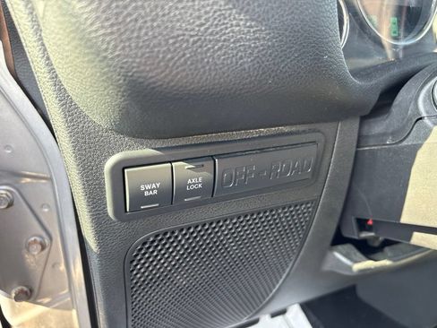 Used 2015 Jeep Wrangler Rubicon w/ Power Convenience Group AWD/4WD image 16