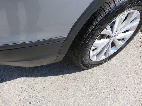 Used 2019 Volkswagen Tiguan SE w/ Panoramic Sunroof Package AWD/4WD image 39