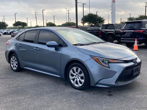 Used 2021 Toyota Corolla LE image 3