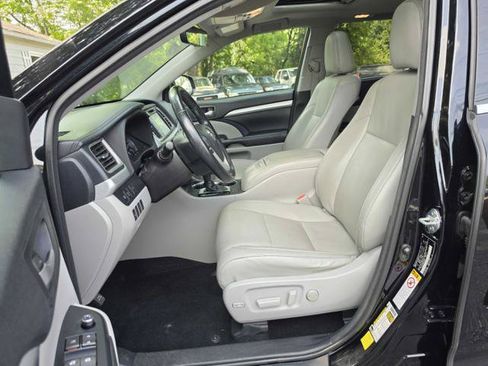 Used 2017 Toyota Highlander XLE AWD/4WD image 10