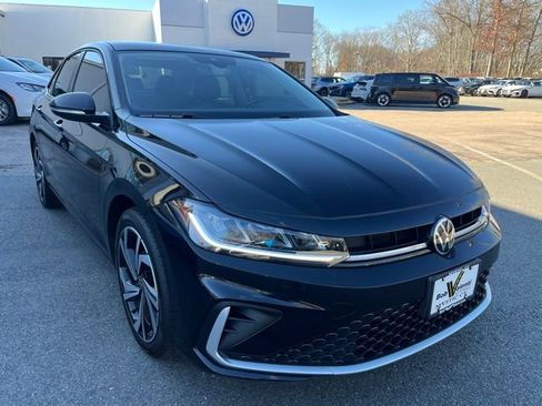 Certified 2025 Volkswagen Jetta SEL image 4