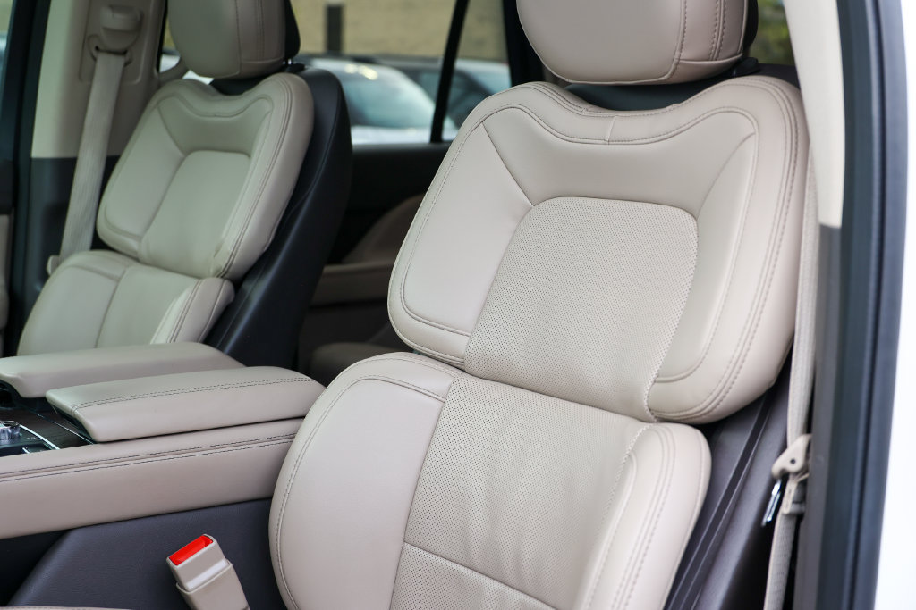 Used 2024 Lincoln Navigator Premiere AWD/4WD image 32