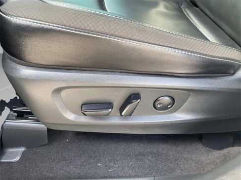 Used 2024 Nissan Pathfinder SL w/ SL Premium Package image 15