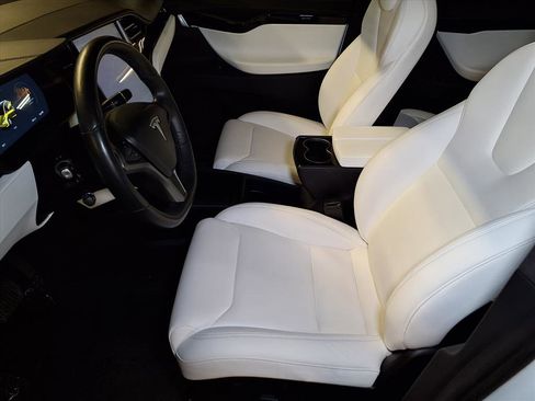 Used 2019 Tesla Model X 75D image 10