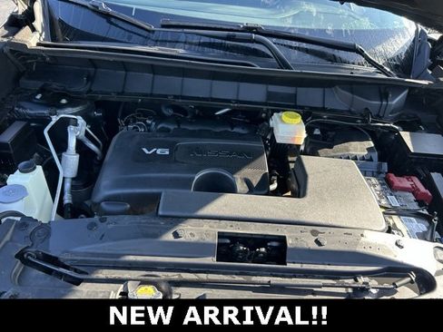 Used 2022 Nissan Pathfinder S image 11