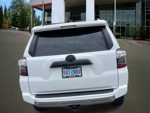 Used 2022 Toyota 4Runner TRD Off-Road Premium AWD/4WD image 18