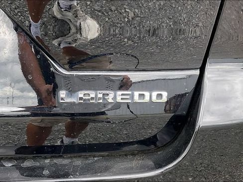 Used 2024 Jeep Grand Cherokee Laredo AWD/4WD image 23