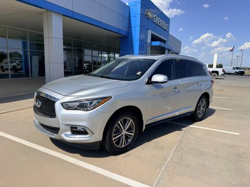 Used 2020 INFINITI QX60 Luxe w/ Essential Package FWD image 2