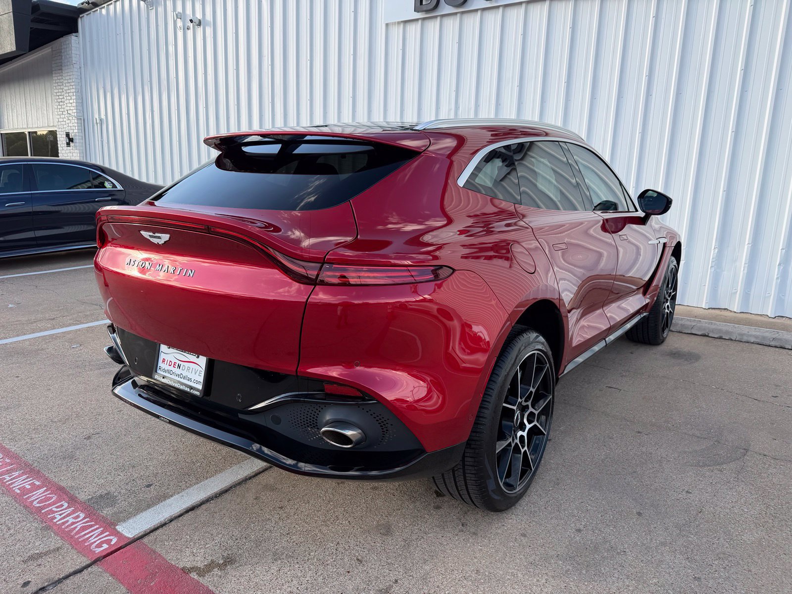 Used 2021 Aston Martin DBX AWD/4WD image 8