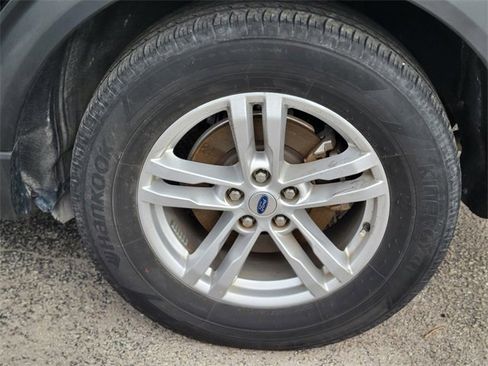 Used 2023 Ford Explorer XLT image 7