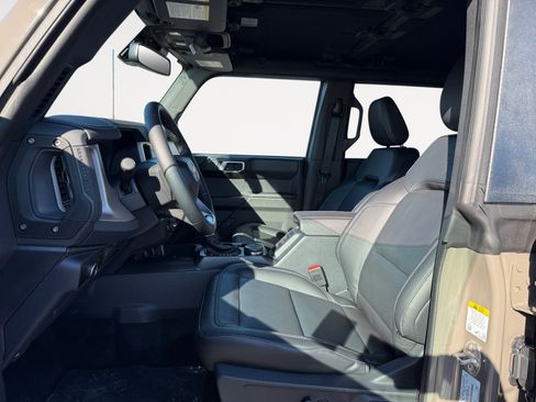 New 2025 Ford Bronco Outer Banks w/ Sasquatch Package image 10