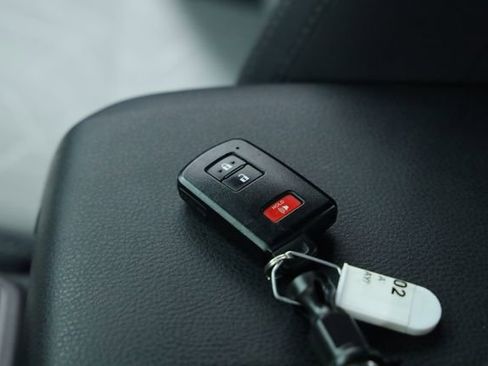 Used 2020 Toyota Tacoma TRD Off-Road image 33