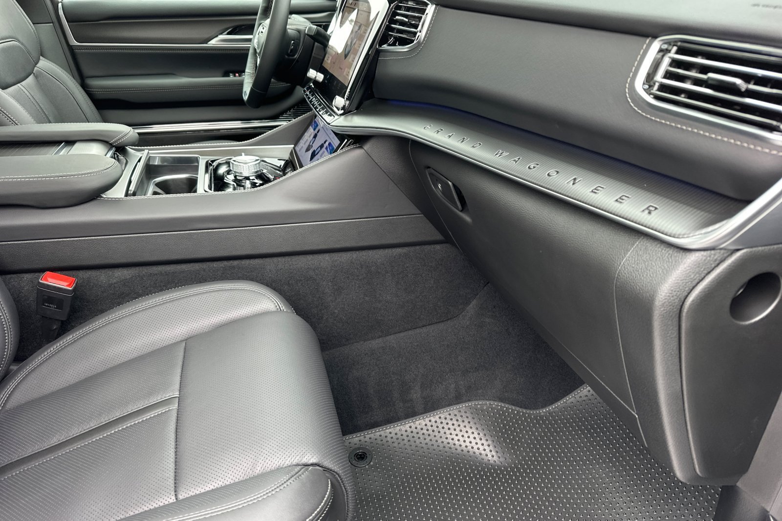 New 2026 Jeep Grand Wagoneer L Summit w/ 8-Passenger Seating Package AWD/4WD image 16