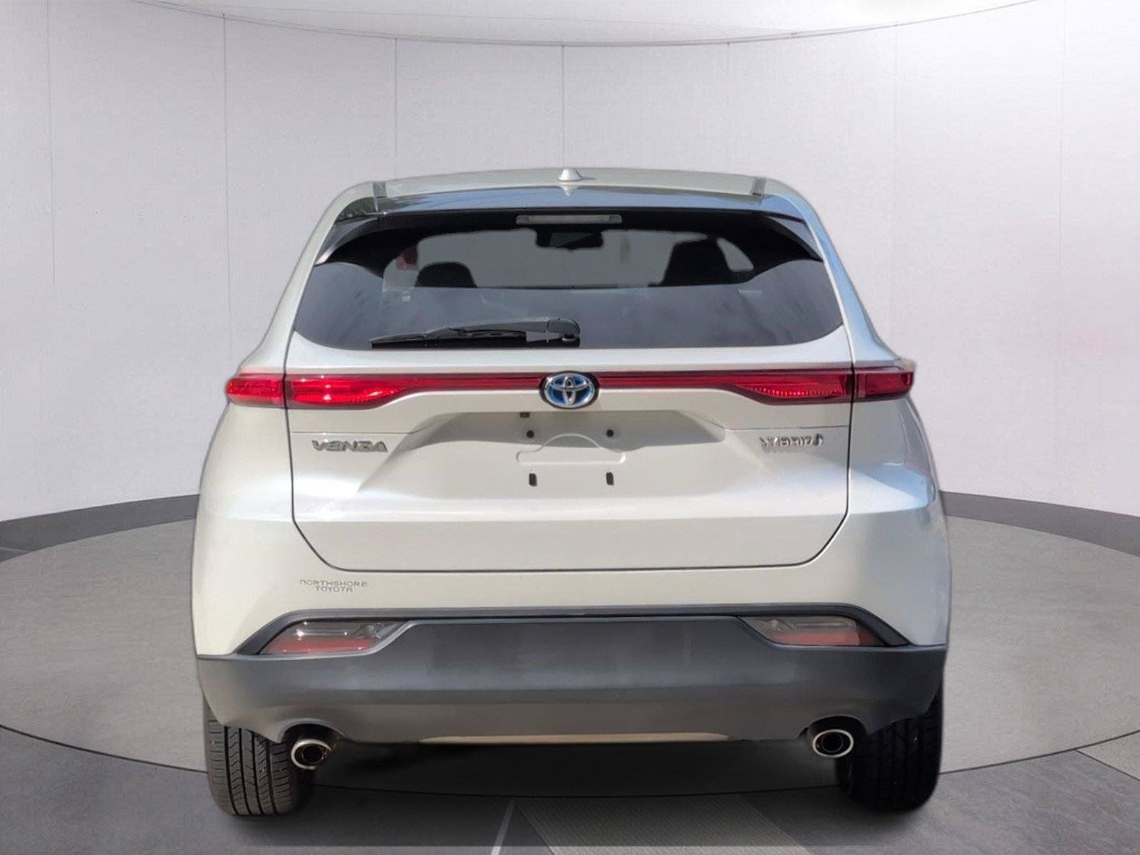 Used 2021 Toyota Venza LE AWD/4WD image 4
